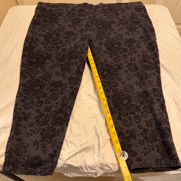 Torrid Lace-Print Ponte Crop Pants - Picture 3 of 5